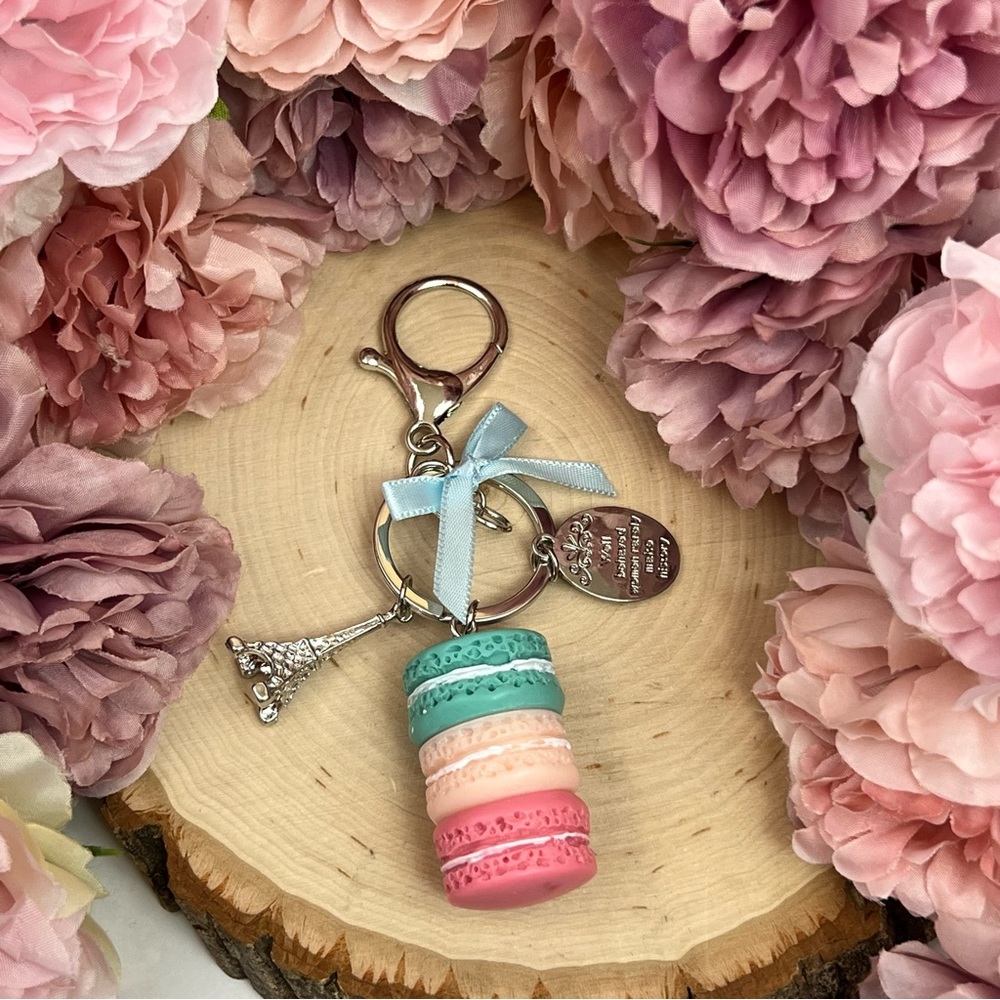Colorful Macarons & Eiffel Tower Charm Keychain - Picture 5 of 13